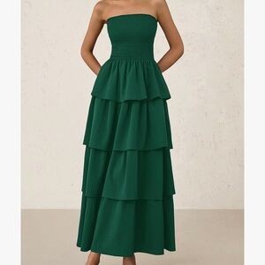 Chic Strapless Tiered Maxi Dress in Green